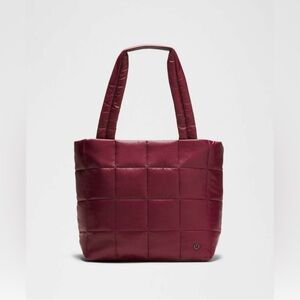 Lululemon Quilted Grid Tote Bag 12L in Deep Luxe